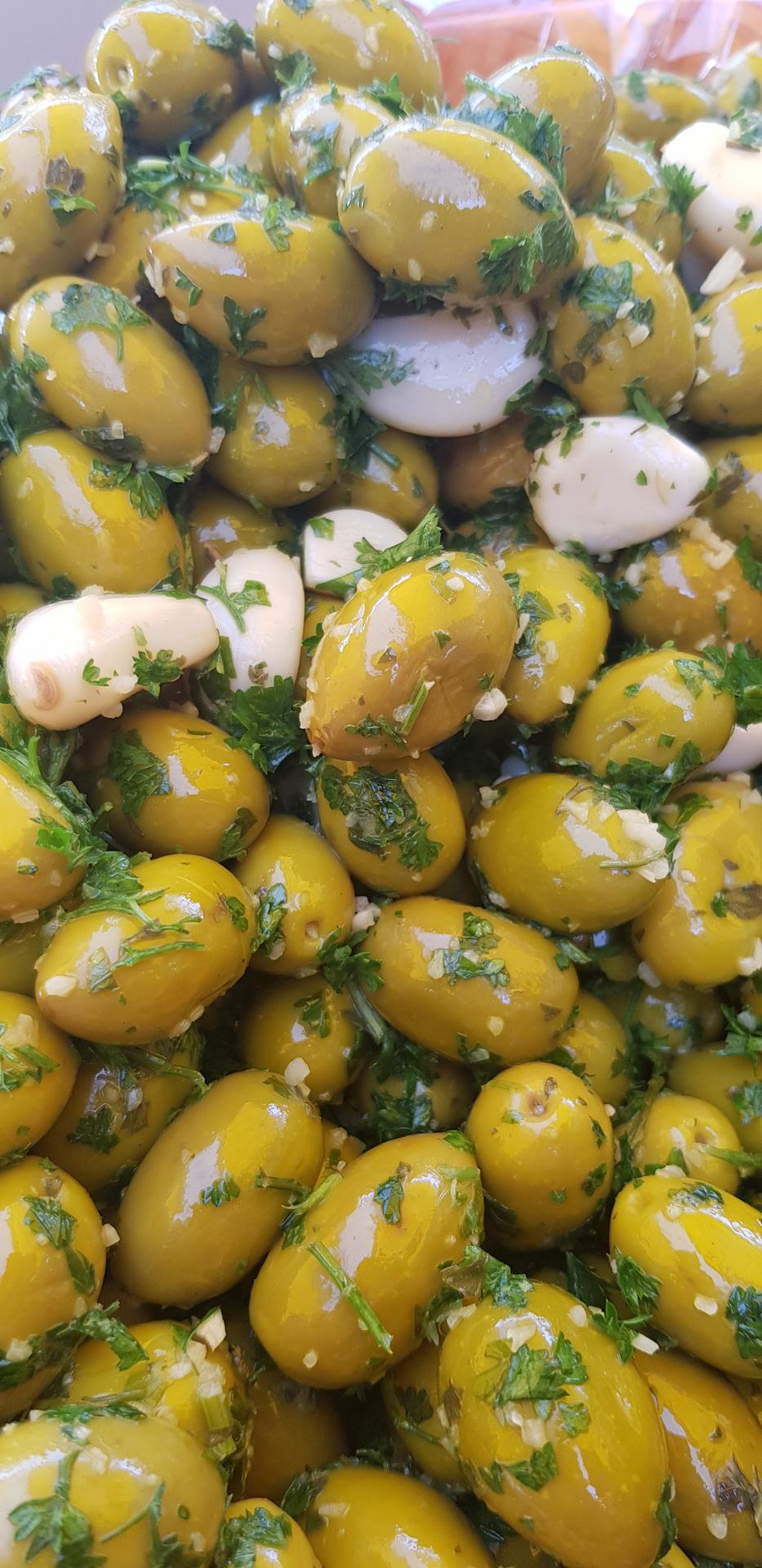 Olives ail et persil les demaons du midi hyeres
